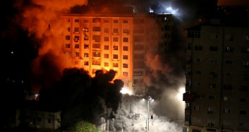 İsrail, Gazze'de Sivillerin Yaşadığı Binayı Vurdu