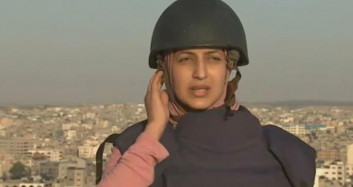 İsrail'in Bombardımanına Canlı Yayında Yakalanan Kadın Muhabirin Zor Anları