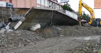 İstanbul Başakşehir'de Şiddetli Yağmur Sonrası İstinat Duvarı Çöktü!