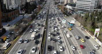 İstanbul’da Yasak Öncesi Trafik Yoğunluğu Başladı