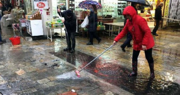 İzmir'de Esnaf Yine Su Baskınlarına Teslim Oldu