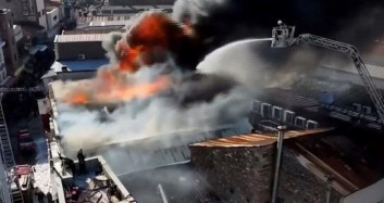 İzmir’de korku dolu anlar: İş merkezinde yangın çıktı