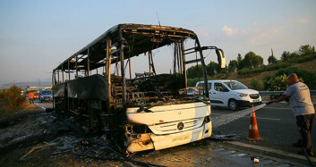 İzmir'de Yolcu Otobüsü Yandı!