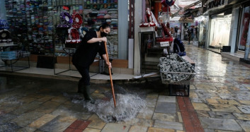 İzmirliler Yine Mağdur! Sağanak Yağış Su Baskınlarını Beraberinde Getirdi