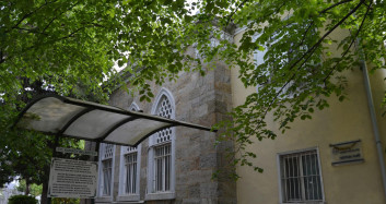 Kadıköy'de Camiyi Yakmaya Çalışan Şüpheliyi Arama Çalışmaları Sürüyor