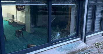 Kadıköy’de çirkin olay: Kur’an kursunun camını tekmeleyip küfürler savurdu