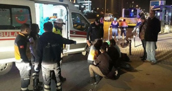 Maltepe D-100 Karayolunda Otomobil Otobüs Çarptı! 5 Kişi Yaralandı