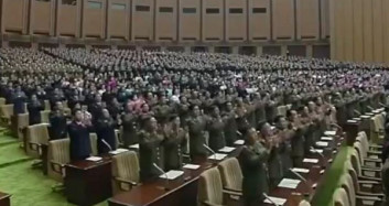 Kendini Alkışlatmak İçin Meclisi Toplayan Atarlı Kuzey Kore Lideri