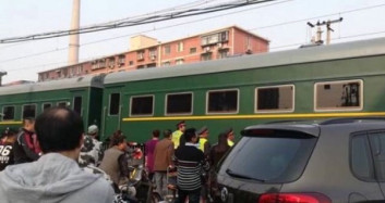 Kuzey Kore Lideri Kim'in İlginç Korumaları Bindiği Treni Temizledi