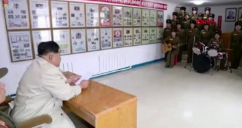 Kadın Askerlerin, Kim Jong-un İçin Yaptıkları Şoke Etti!