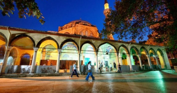 Kocaeli’nde Camide Çirkin Hareket, Sadaka Kutusu Çalındı