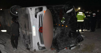 Konya'da Yolcu Otobüsü Devrildi: 1'i Ağır 14 Kişi Yaralandı