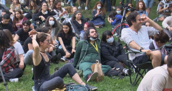 Koronavirüsü Unuttular! Maçka Parkı'nda Sosyal Mesafesiz Konser Yapıldı
