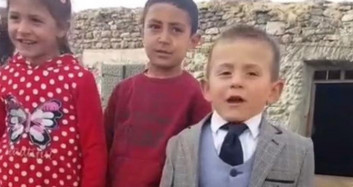 Küçük Çağatay'dan 'Köye Telefon Direkleri Gelsin' Videosu