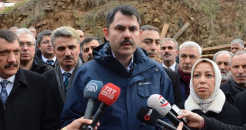 Çevre ve Şehircilik Bakanı Kurum Elazığ'da Depremzedelerin Yanında