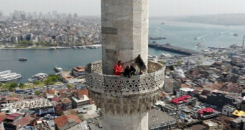 Camilerdeki Mahya Hazırlığı Kameralara Böyle Yansıdı