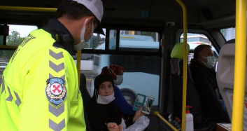 Maltepe'de Maske Takmayan Kadın Ceza Makbuzunu Yırttı