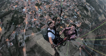 Manisa'da Gökyüzünde Tavla Keyfi Yağan Pilotlar Sosyal Medyada İlgiye Uğradı