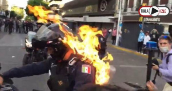 Meksika'da Eylemciler Polisi Ateşe Verdi