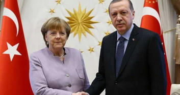 Merkel'in Türk - Alman Üniversitesi Açılışı Sırasındaki Halleri Çok Konuşuldu