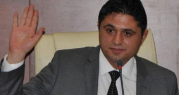 MHP'li Belediye Başkanı Temizlik İşçisini Dövdü