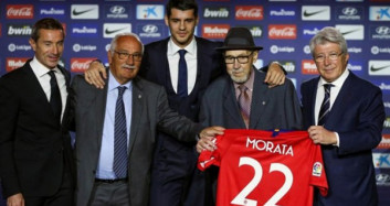  Morata, Atletico Madrid’e İmzayı Attı! Törene Dedesiyle Katıldı