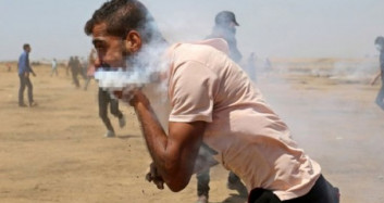 Filistinli Gencin Boğazına Gaz Bombası Saplandı