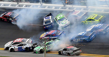 NASCAR Yarışları Gerçekleşen Kaza Sonrası Yarıda Kaldı!