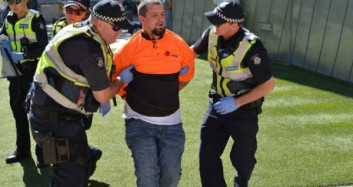Avustralya'daki Müslümanları Provoke Etmek İsteyince Polis Müdahale Etti