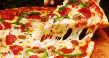 Evde Pratik Bir Şekilde Lezzetli Pizza Yapımı 