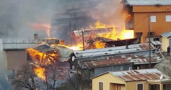 Rize'de Evler Peş Peşe Yandı!