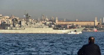 İstanbul Boğazı'ndan Geçen Rus Savaş Gemisinde Skandal Görüntü