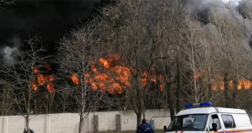 Rusya'da Tarihi Fabrikada Korkutan Yangın