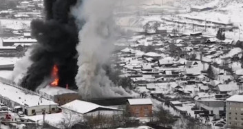 Rusya'da Tarihi Fabrikada Yangın