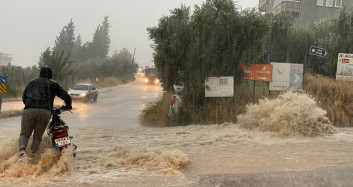 Sağanak yağış yurdu etkisi altına aldı: Bursa’da sokaklar göle döndü