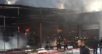 Samsun'un Plastik Fabrikasında Yangın! Müdahale Sürüyor
