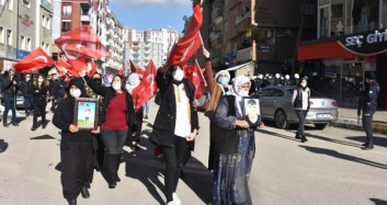 Şırnaklı Aileler HDP Binası Önünde Eylem Düzenledi!