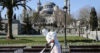 Sultanahmet Meydanı’nda Dezenfekte İşlemi