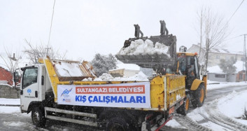 Sultangazi Belediyesi Alibeyköy Barajı’na Kamyonla Kar Taşıyor