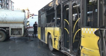 Sultangazi'de U Dönüşü Yapmaya Çalışan Tanker Otobüse Çarptı