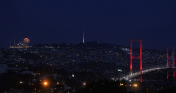 Süper Çiçek Kanlı Ay Tutulması Görenleri Büyüledi