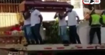 Kolombiya Polisinden Tabutla Dans
