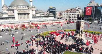 Taksim Meydanı'nda 19 Mayıs Töreni Düzenlendi