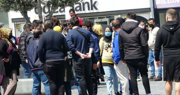 Taksim’de Satıcılar ile Turistler Kavga Etti