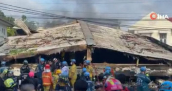 Tayland'da Yanan 5 Katlı Bina Çöktü