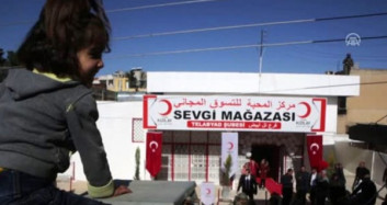 Türk Kızılay'ı Sevgi Mağazası İle Tel Abyadlıları Sevindiriyor