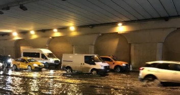 İstanbul'da Topkapı Alt Geçidini Su Bastı