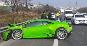 Trafik Canavarı Lüks Aracını Parçaladı!