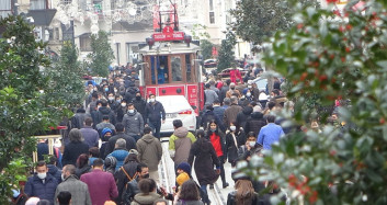 Vatandaşlar İstiklal Caddesine Akın Etti