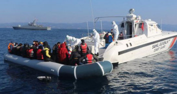 Yunanistan'ın Hırpaladığı Göçmenleri Sahil Güvenlik Kurtardı